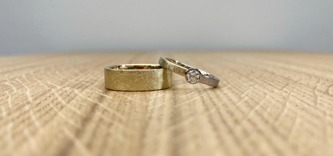 individuelle Trauringe Gelbgold mit Brillant