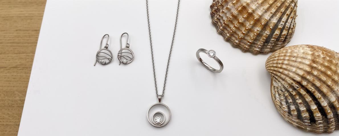 Ohrschmuck "Air", Anhänger "Blick ins Licht" Design Schmuck Weißgold