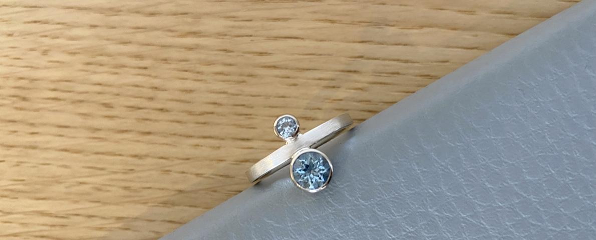 Verlobungsring mit Aquamarinen Verlobungsring mit Aquamarin