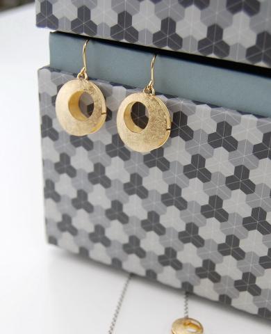 Ohrschmuck und Kette "Laconella" ausgefallener Goldschmuck