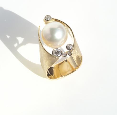 Perlring mit Brillanten
