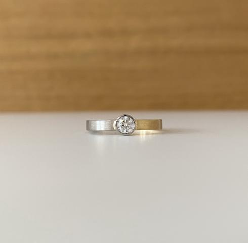 Verlobungsring mit Diamant