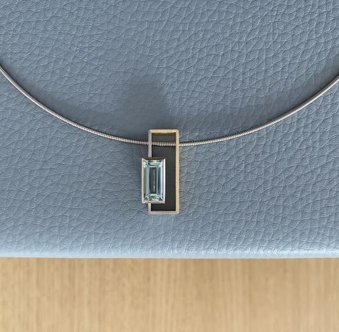 Anhänger "Klarheit", Weiß-Gelbgold, Aquamarin, 4.880€ Anhänger mit Aquamarin