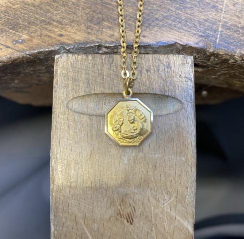 Gold Medaillon