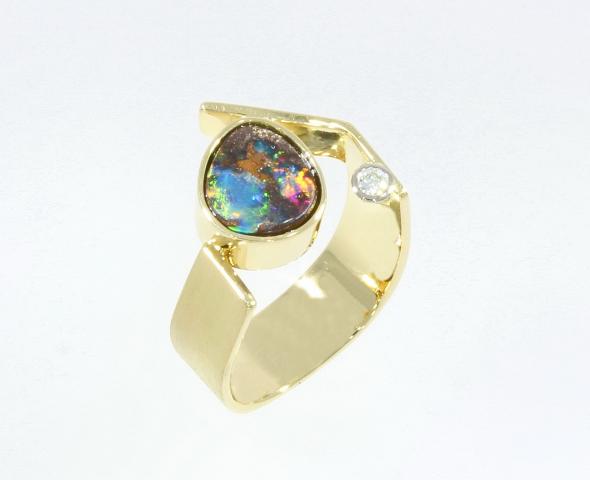 Opalring „Blumenwiese“ ausgefallener Opalschmuck Gold