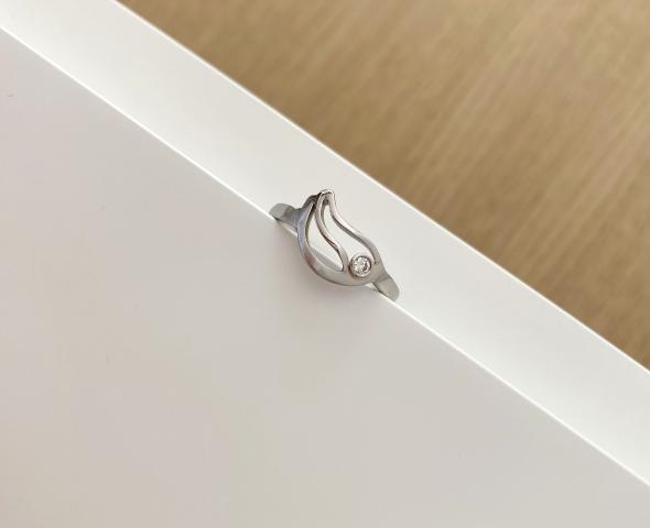 Ring "Die Welle", Platin, Brillant, 2.290€ Ring "Die Welle", Platin, Brillant, 2.290€