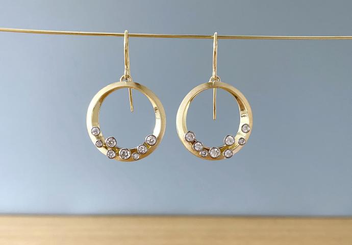 Ohrschmuck mit verarbeiteten Brillanten aus diversen Schmuckstücken alten Ohrschmuck umarbeiten lassen